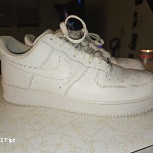 Nike Men's Cream Sneakers